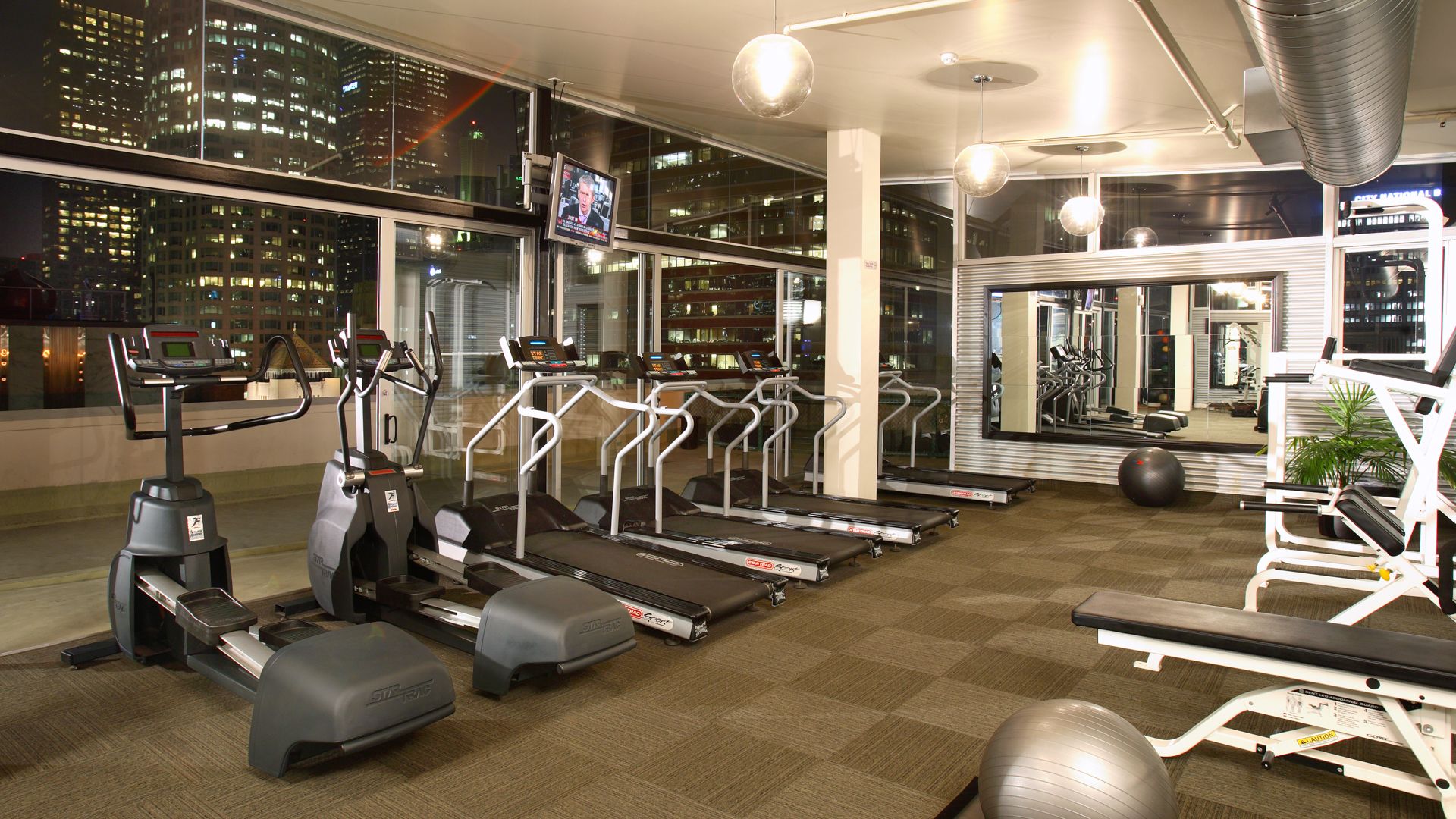 Pegasus Apartments Financial District Los Angeles 612 S Flower Street Equityapartments Com