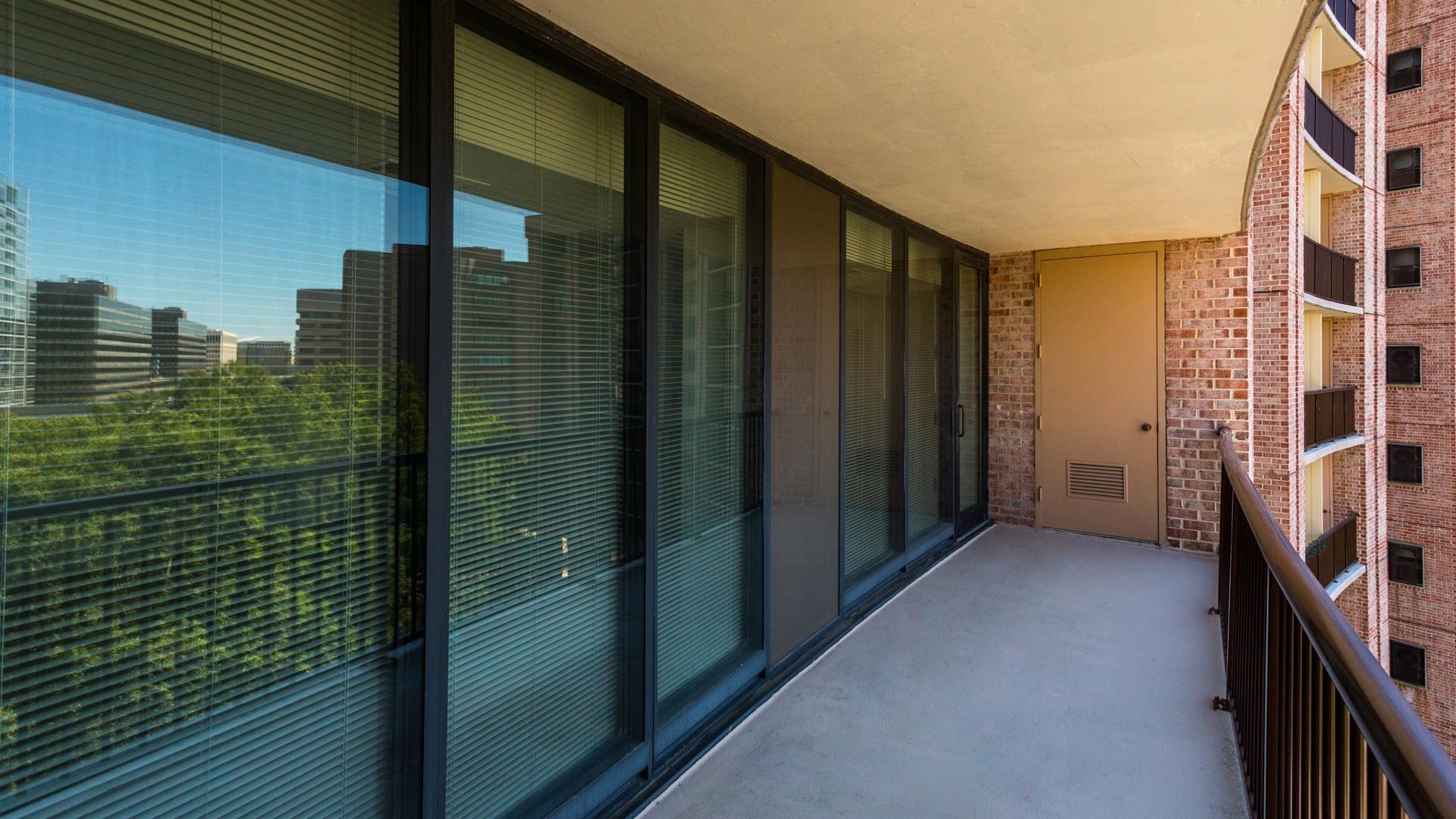 Crystal Place Apartments in Crystal City 1801 Crystal Dr