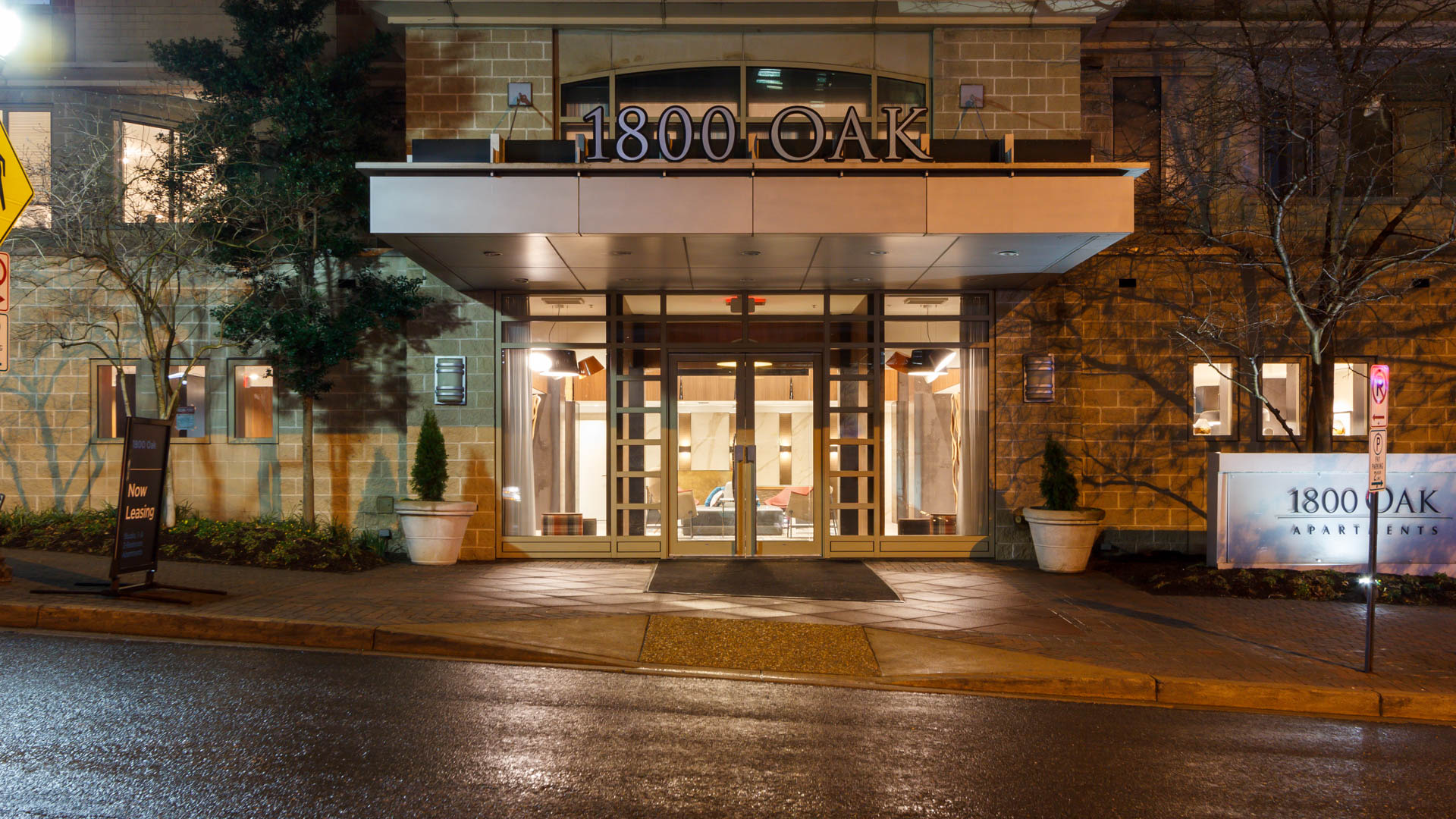 1800 Oak Apartments in Rosslyn, Arlington 1800 North Oak Street