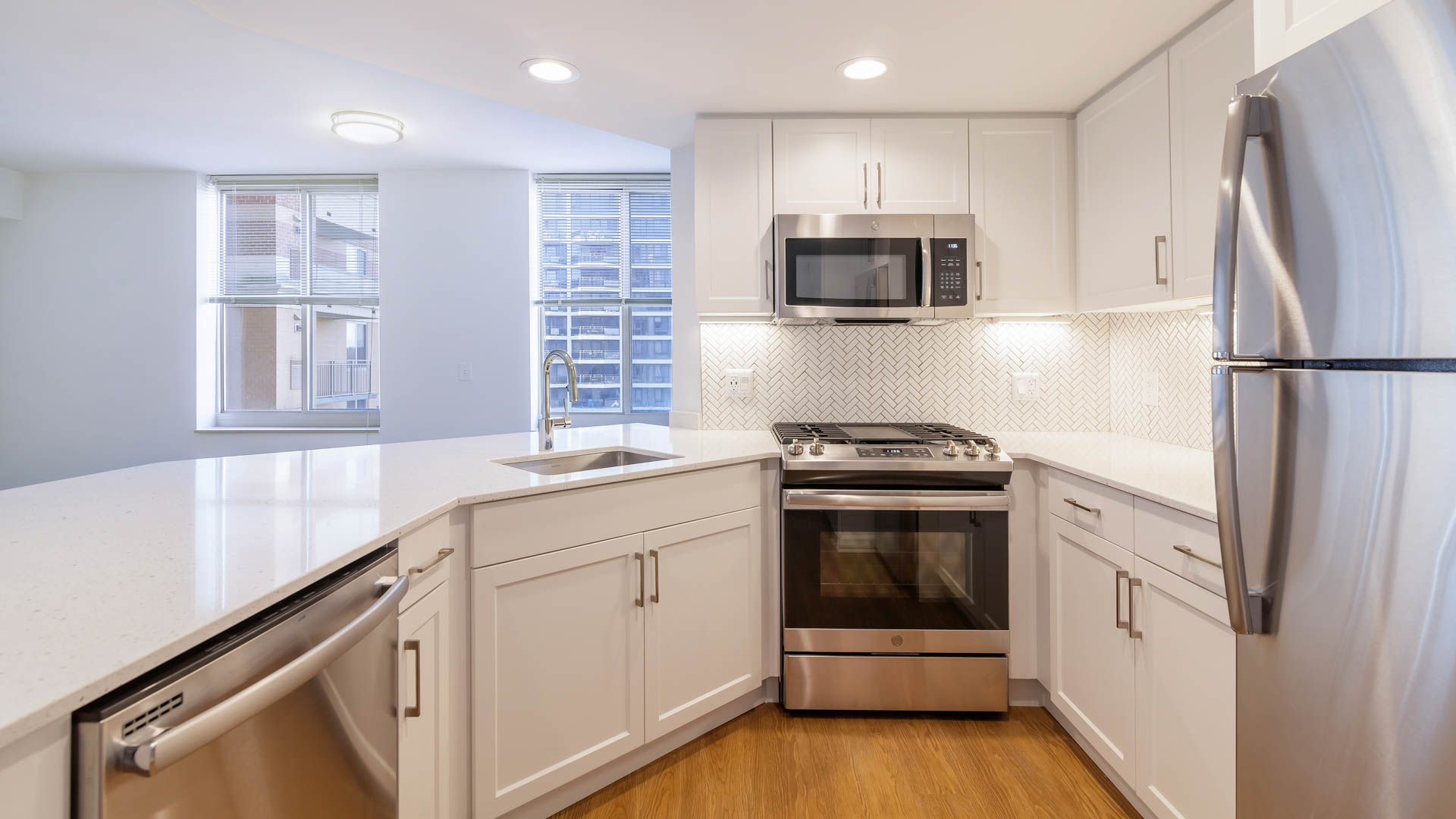 1800 Oak Apartments Reviews In Rosslyn 1800 N Oak St