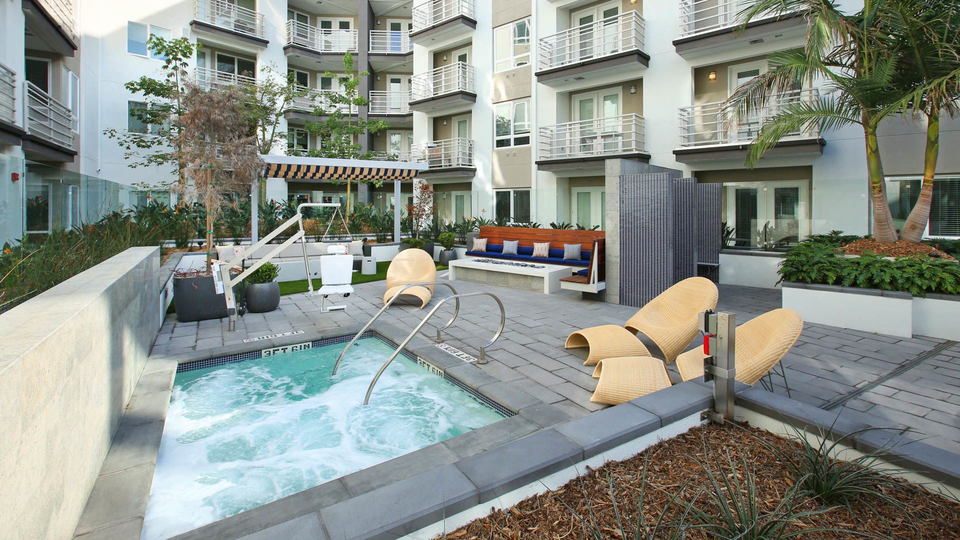 Altitude Apartments in West Los Angeles - 5900 Center Dr