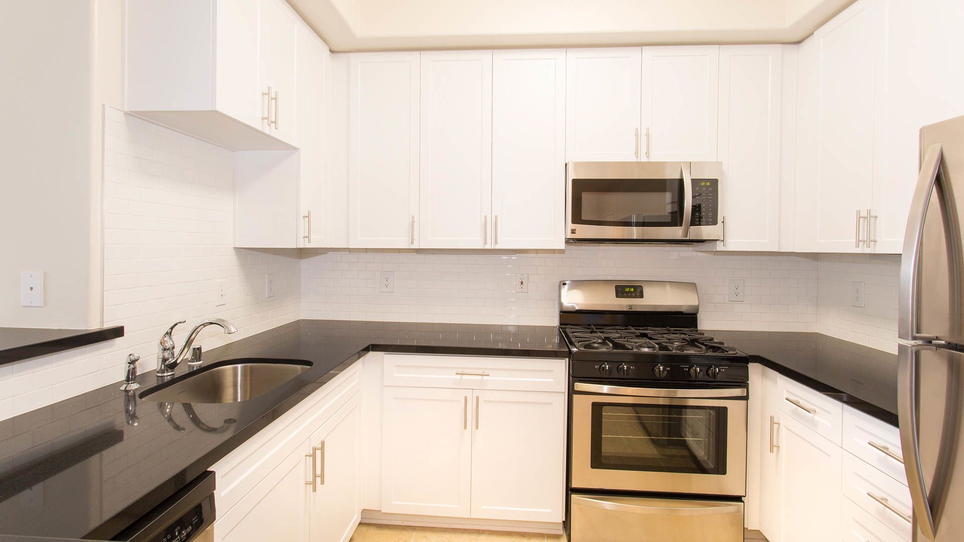 Westside On Barrington Apartments 1561 Barrington Ave In Brentwood Equityapartments Com