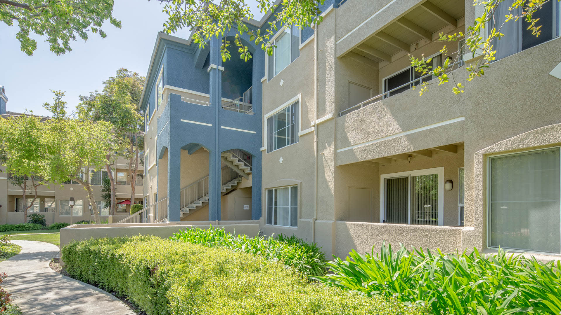 Alborada Apartments - Exterior