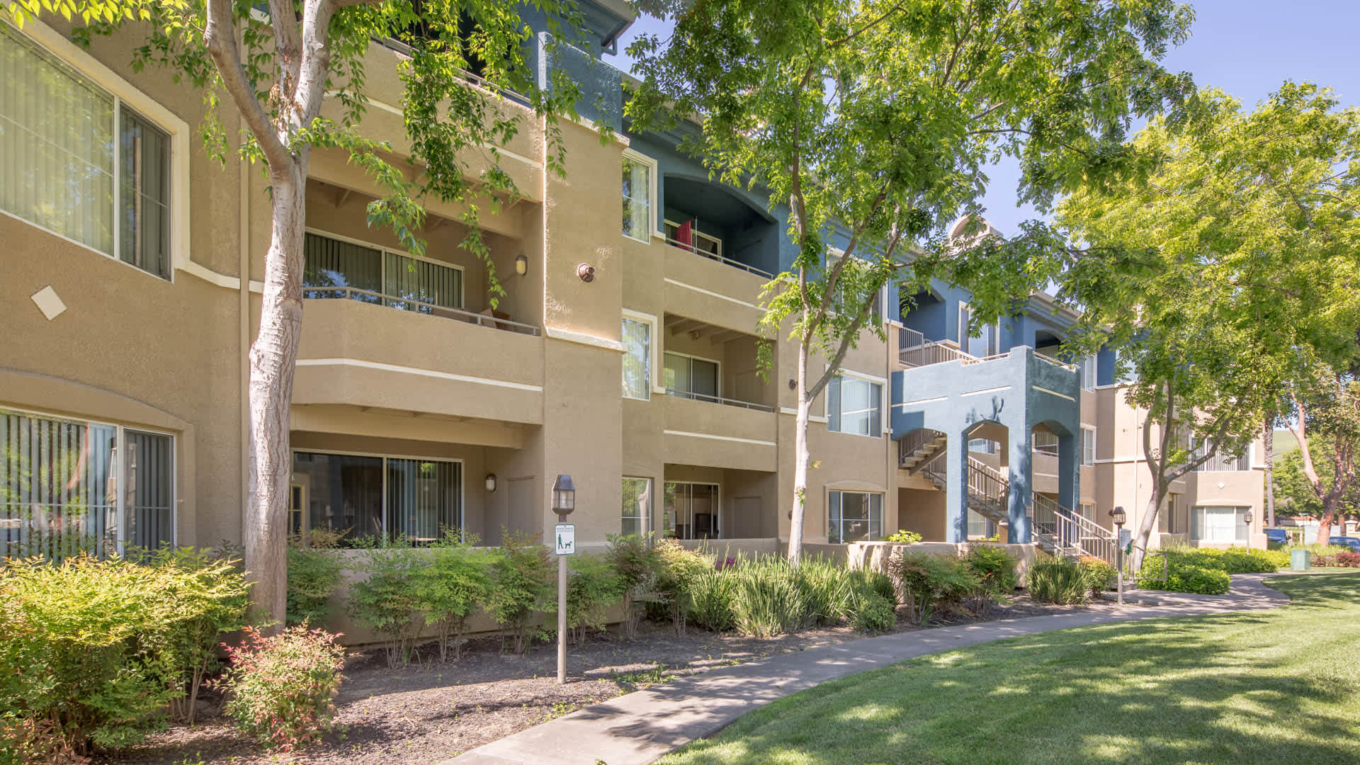 Alborada Apartments - Exterior