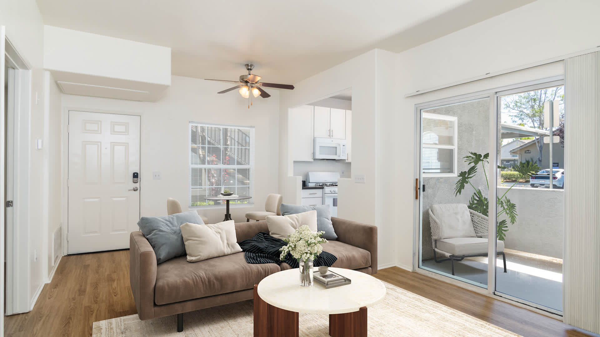 Ridgewood Village Apartments - Living Room