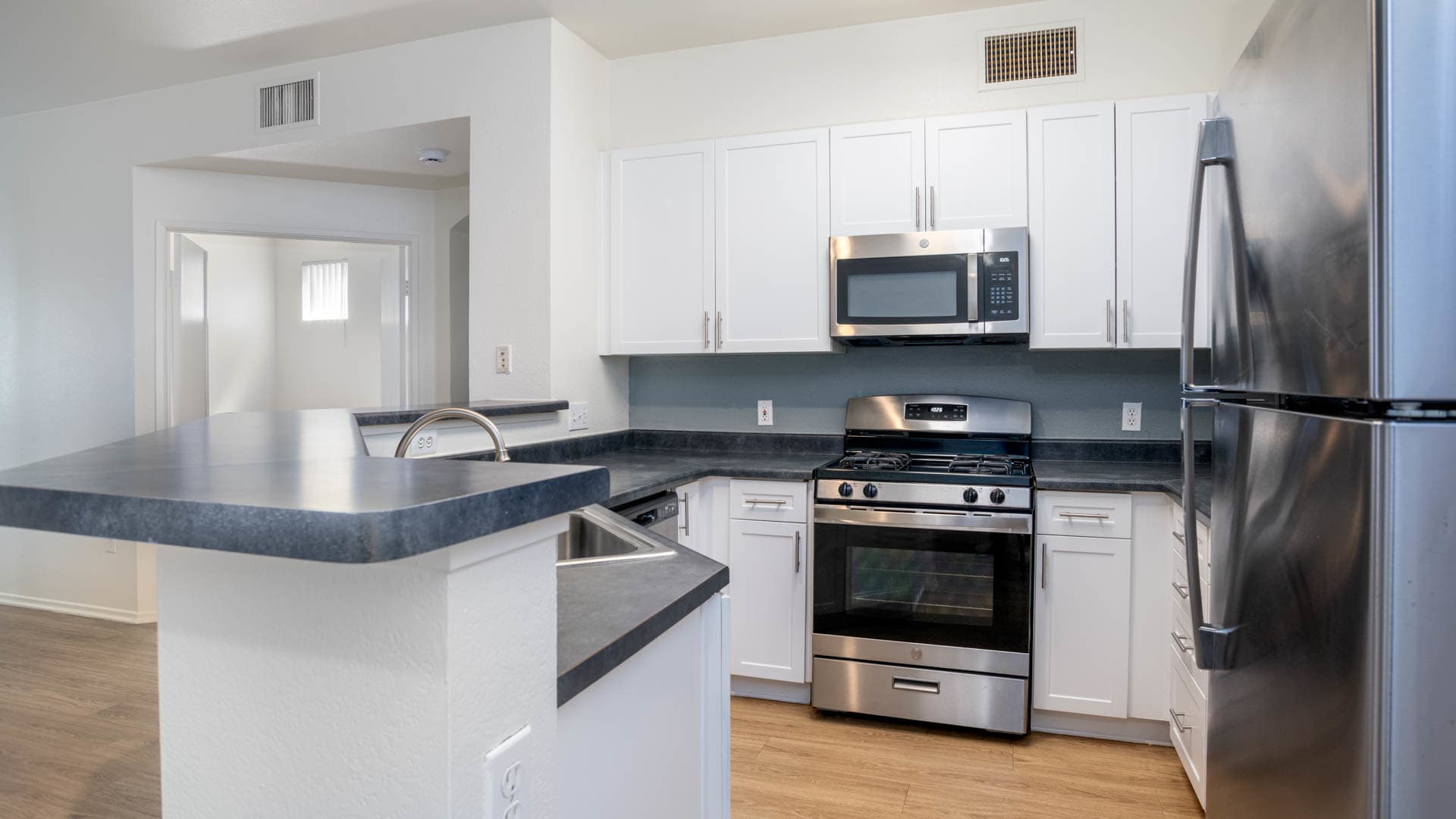 Skyview Apartments - Kitchen