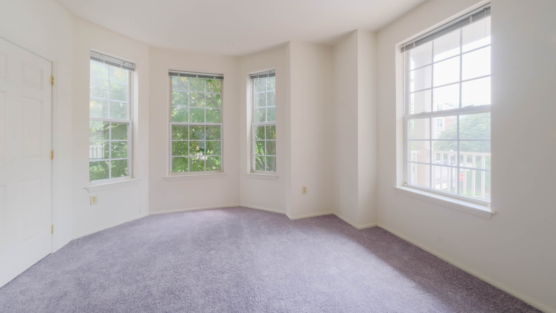 https://media.equityapartments.com/images/c_crop,x_0,y_0,w_1920,h_1080/c_fill,w_1920,h_1080/q_auto,f_auto/1540-139/the-landings-at-port-imperial-apartments-bedroom