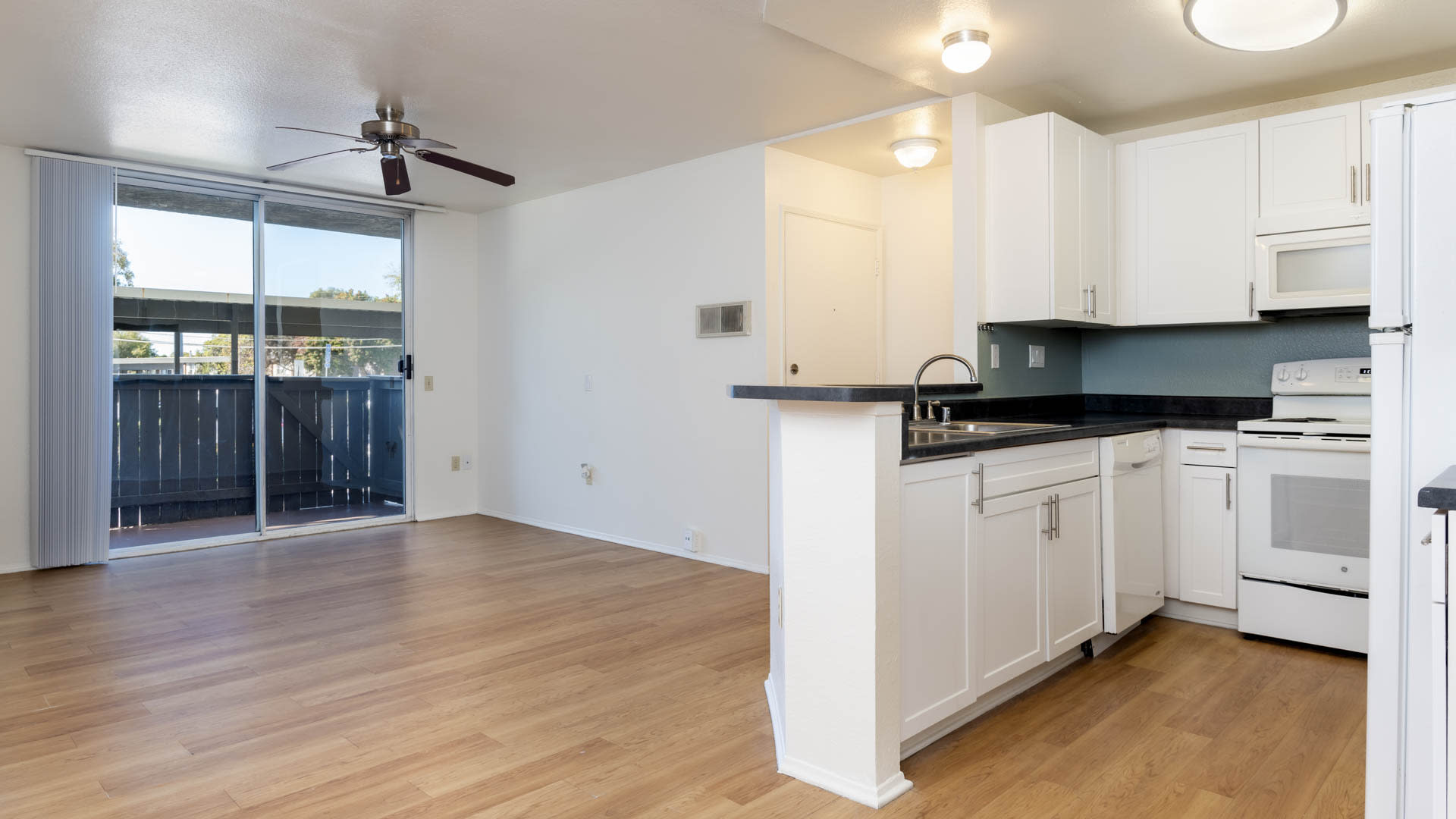 Canyon Ridge Apartments - Living Area
