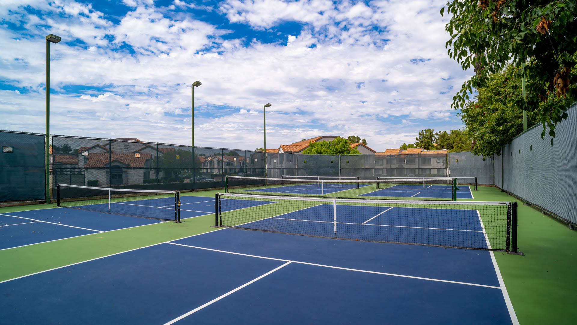 Vista Del Lago Apartments - Tennis Court