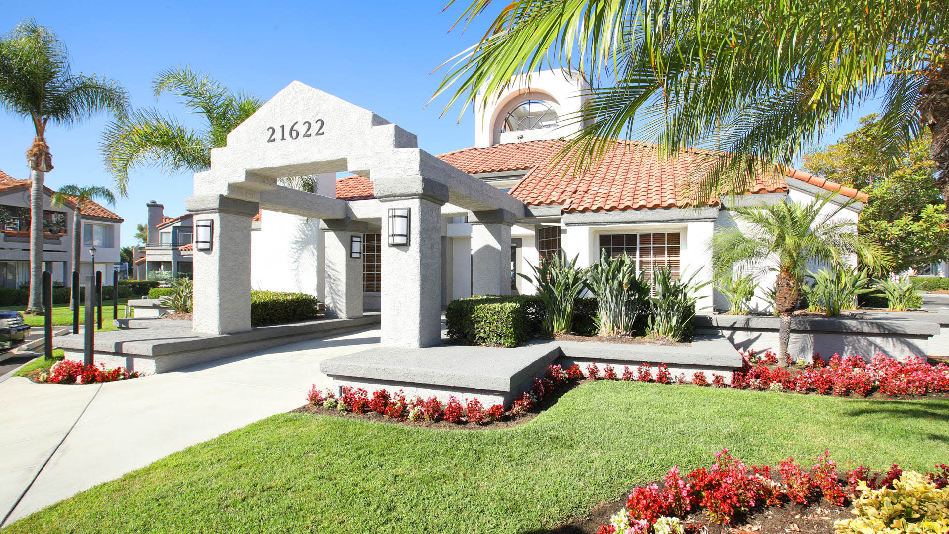 Vista Del Lago Apartments - Exterior