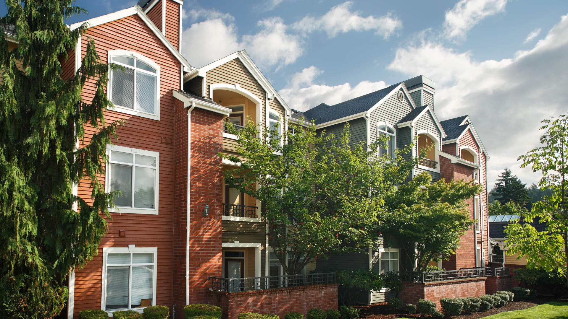 Chelsea Square Apartments - Building