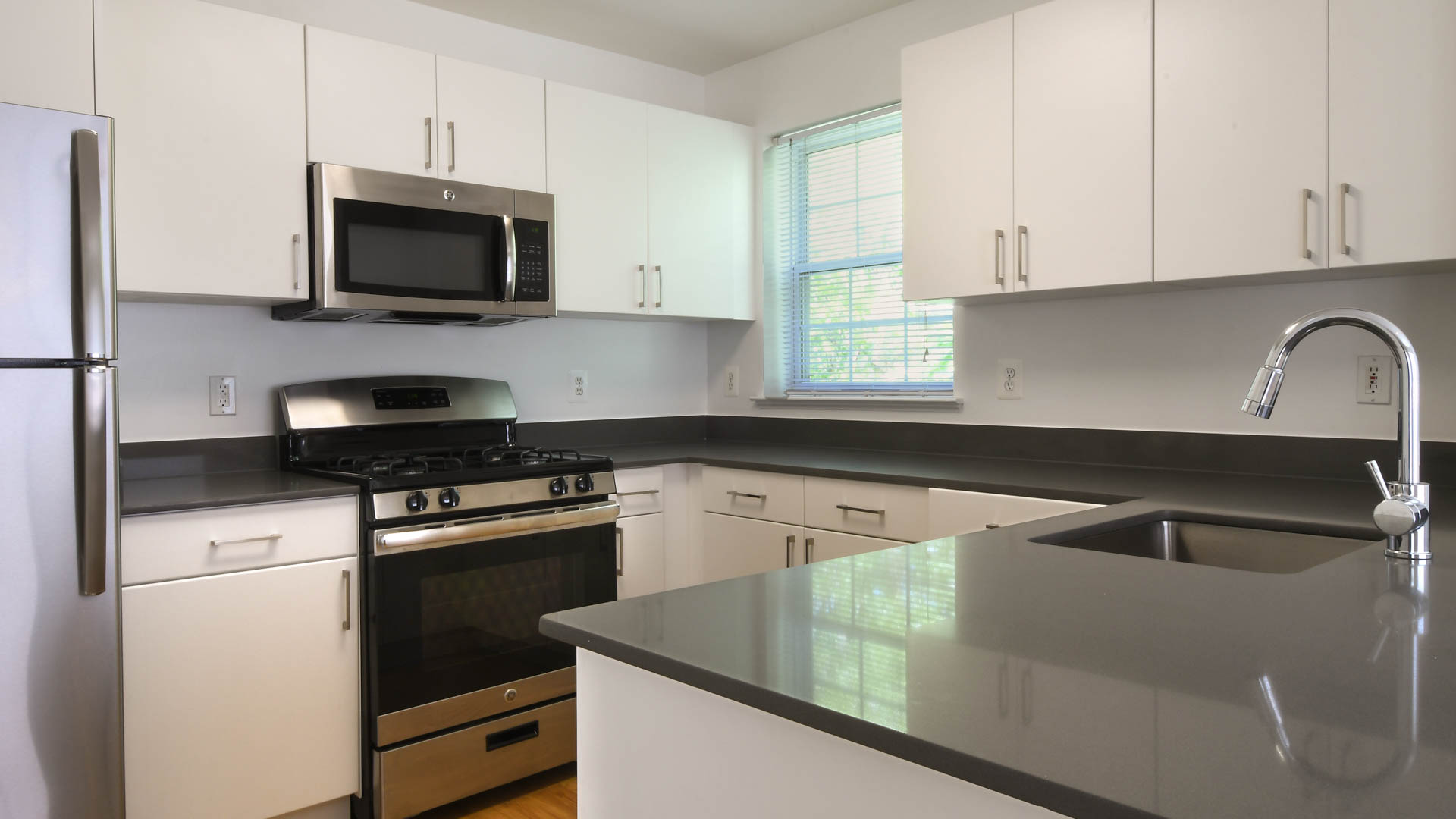 The Reserve at Eisenhower Apartments - Kitchen 