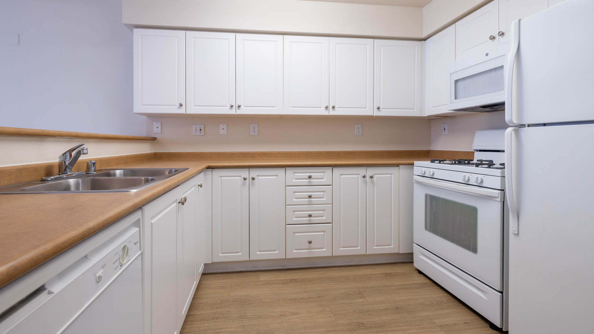 Artisan Square Apartments - Kitchen