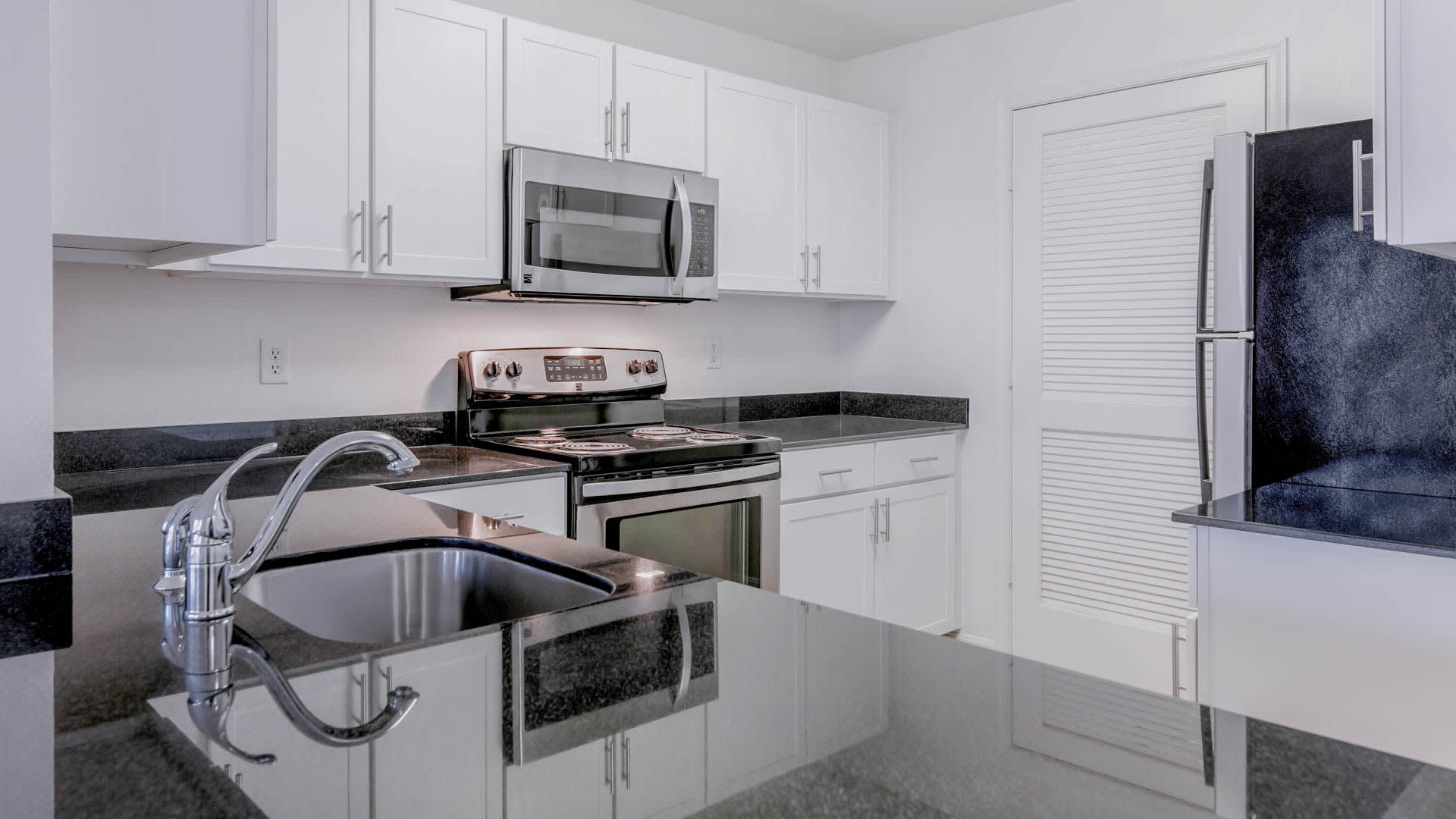 Carlyle Mill Apartments - Kitchen