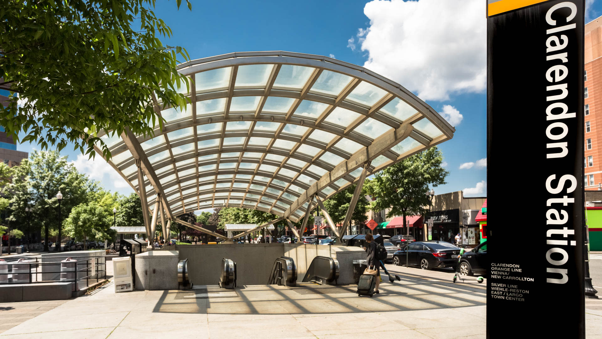 The Reserve at Clarendon Centre Apartments - Neighborhood