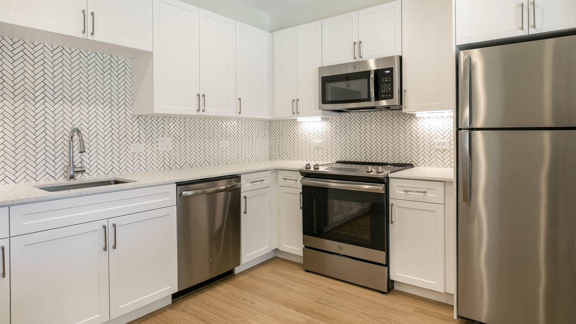 Promenade at Town Center Apartments - Kitchen 