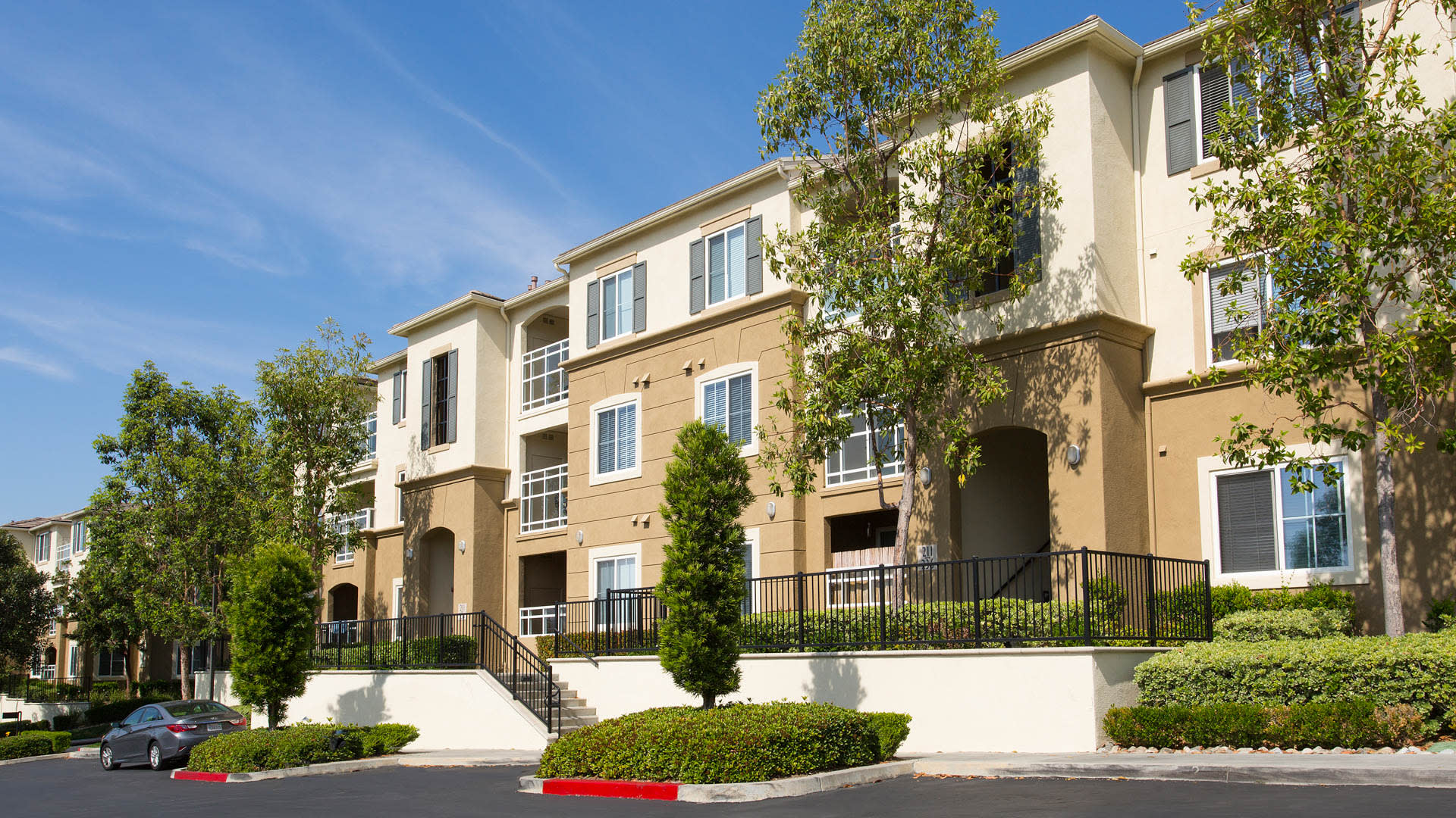 Bella Vista At Warner Ridge Apartments - Exterior