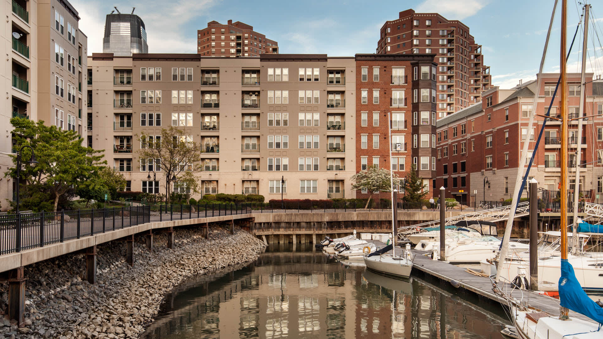 Hudson Point Apartments Exterior