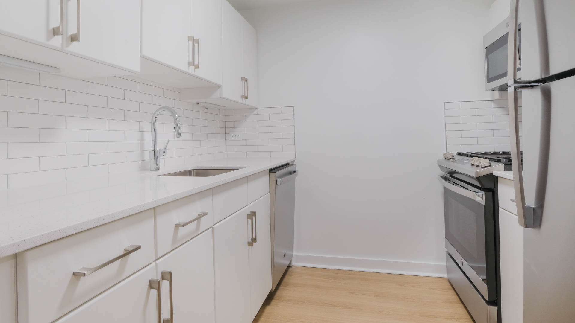 Hudson Crossing Apartments - Kitchen