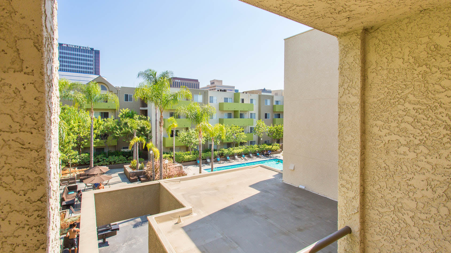 Hampshire Place Apartments - Balcony
