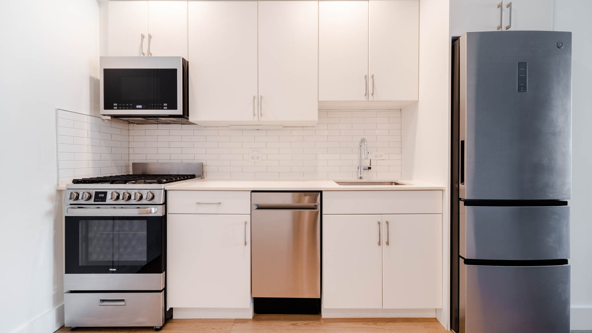 600 Washington Apartments - Kitchen