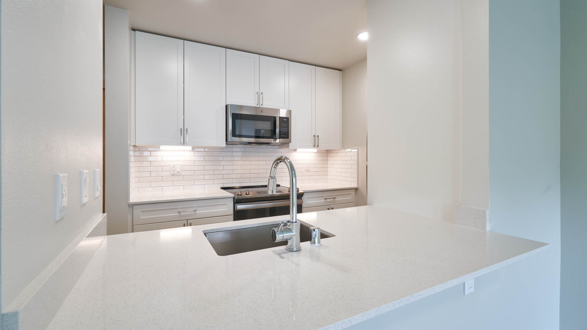 Uwajimaya Village Apartments - Kitchen