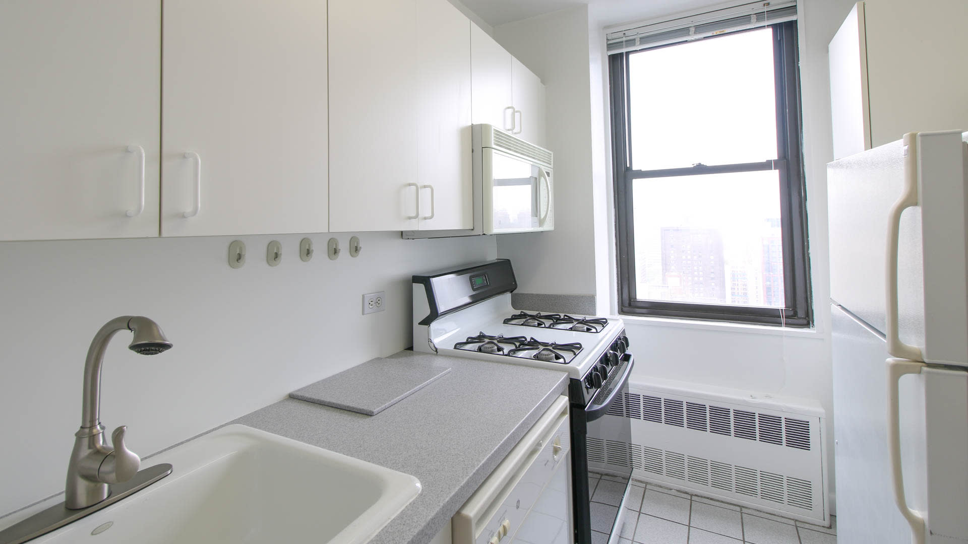 240 East 27 Street #4B, Manhattan, NY 10016