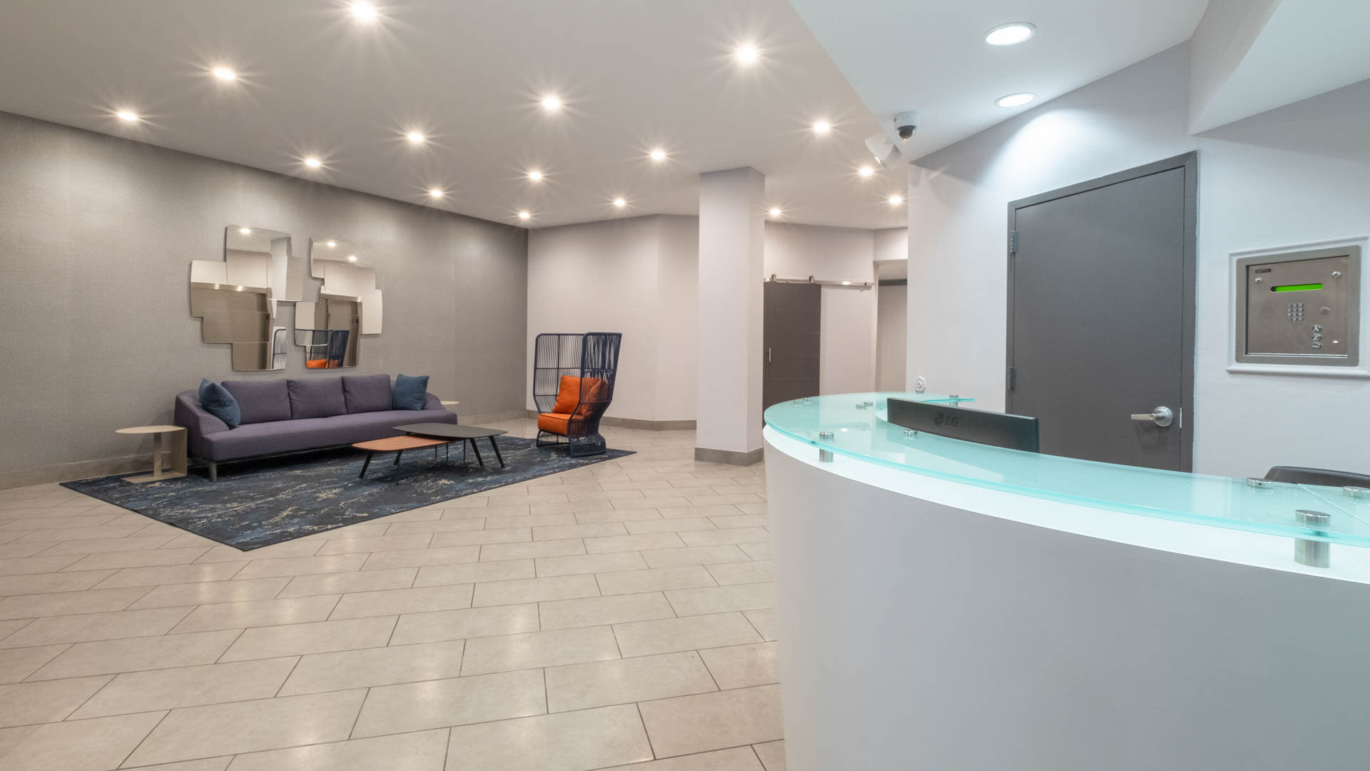 Parc Coliseum Apartments - Lobby