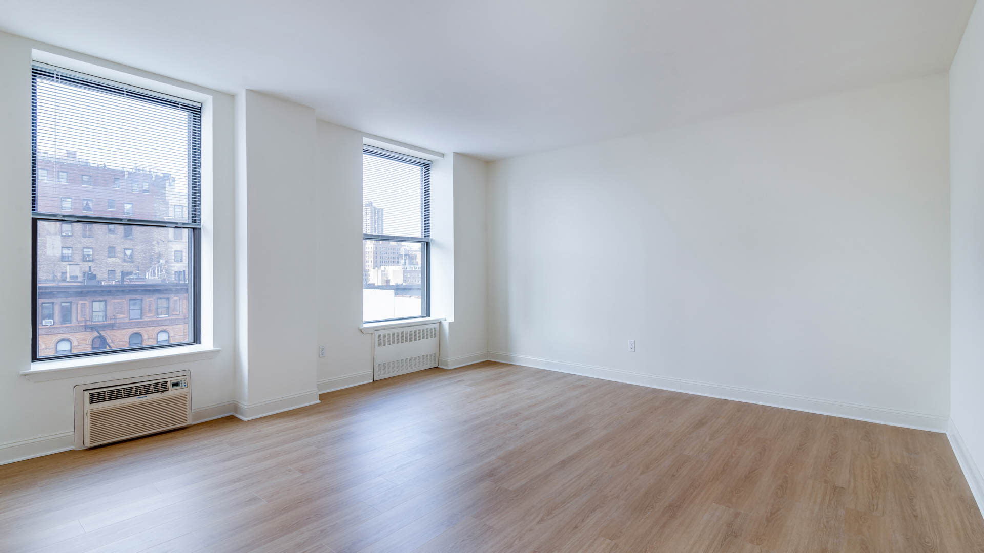 https://media.equityapartments.com/images/c_crop,x_0,y_0,w_1920,h_1080/c_fill,w_1920,h_1080/q_auto,f_auto/3158-57/parc-77-apartments-studio-living-area
