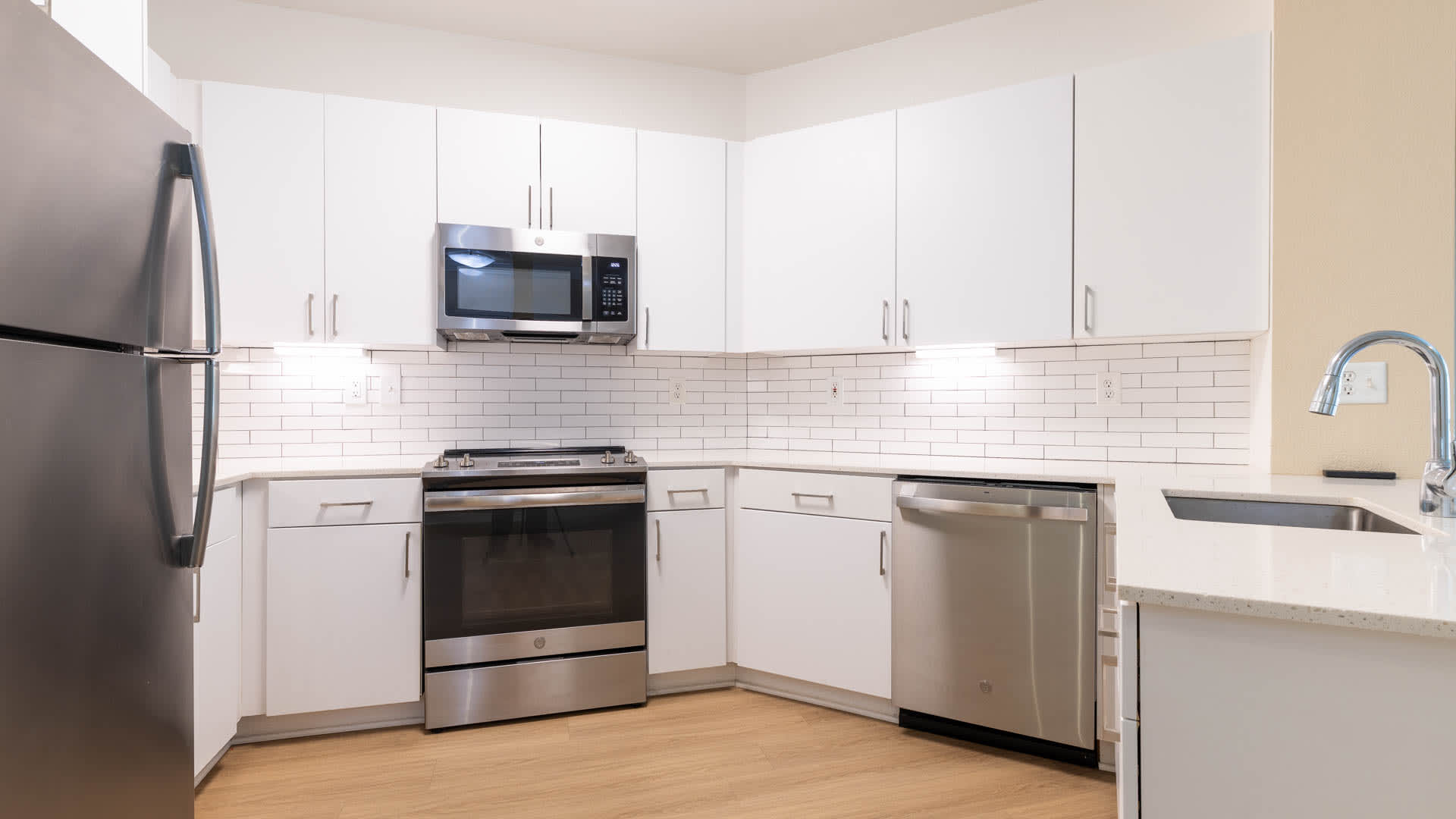 City Pointe Apartments - Kitchen