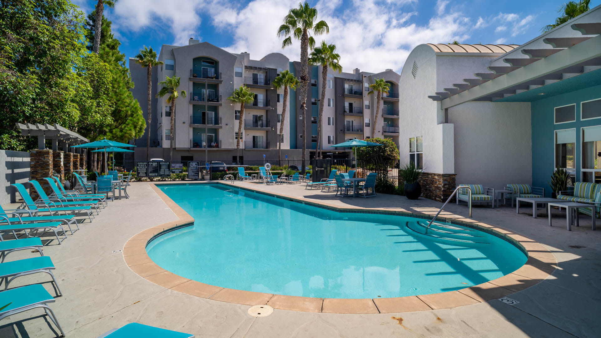 Del Mar Ridge Apartments - Swimming Pool