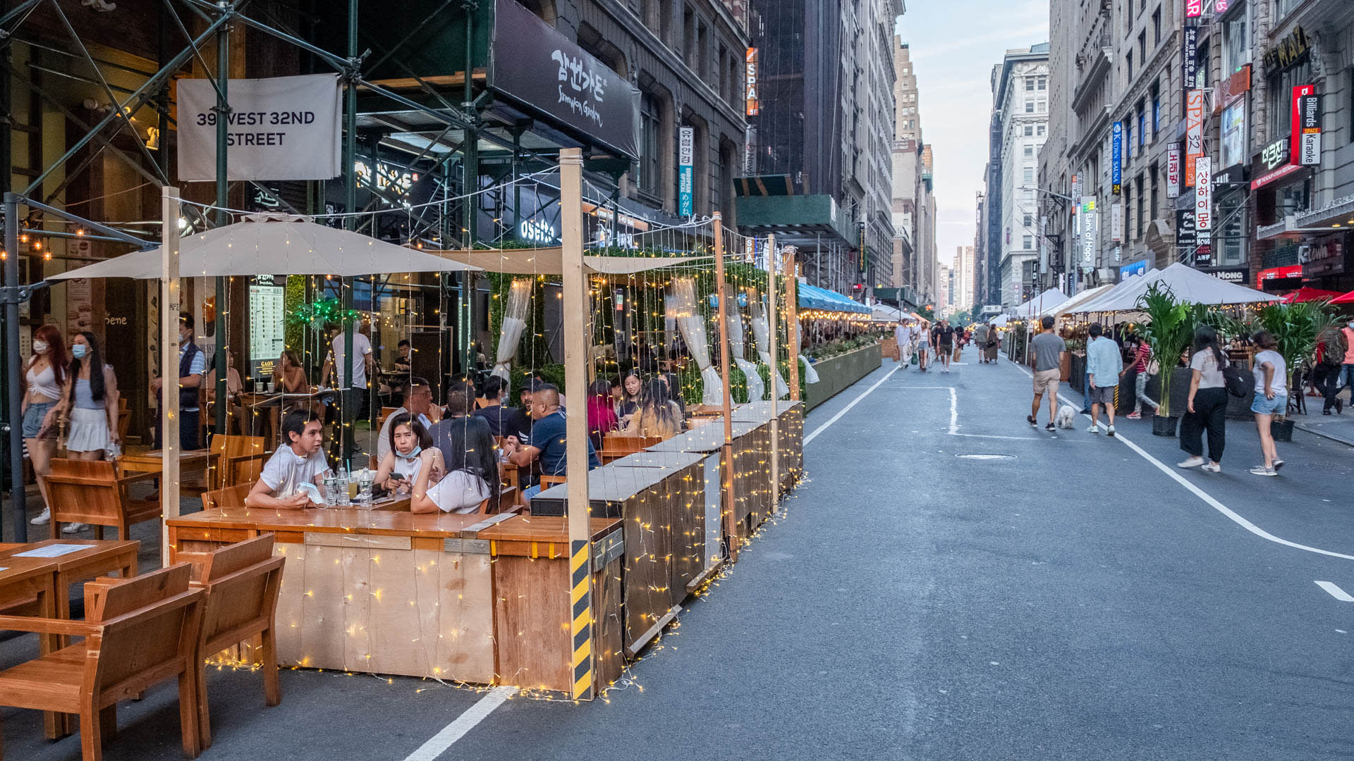 777 6th Avenue Apartments - Neighborhood