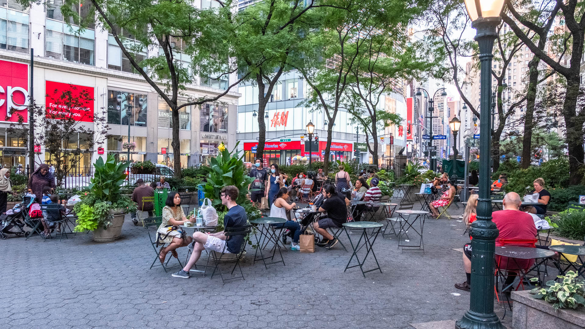 777 6th Avenue Apartments - Neighborhood