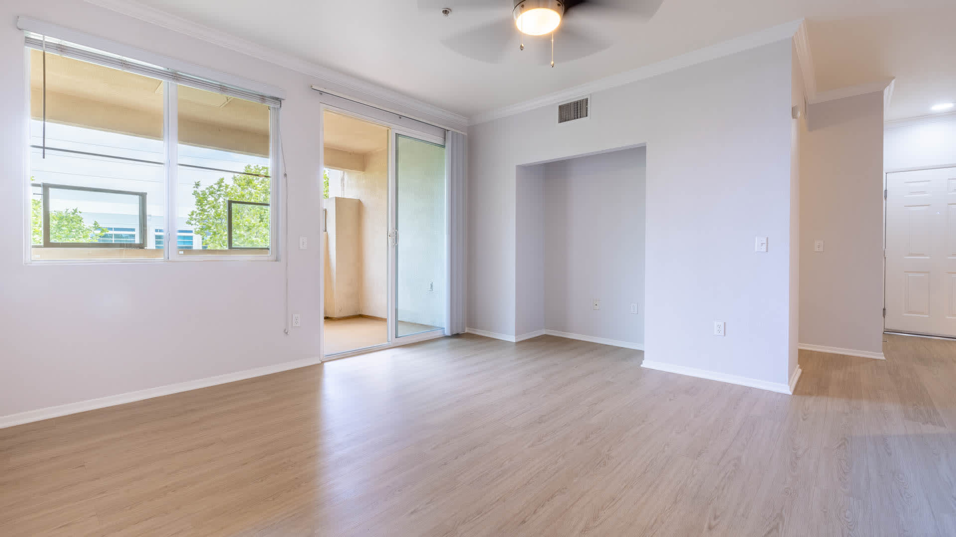 Vintage Apartments - Living Room