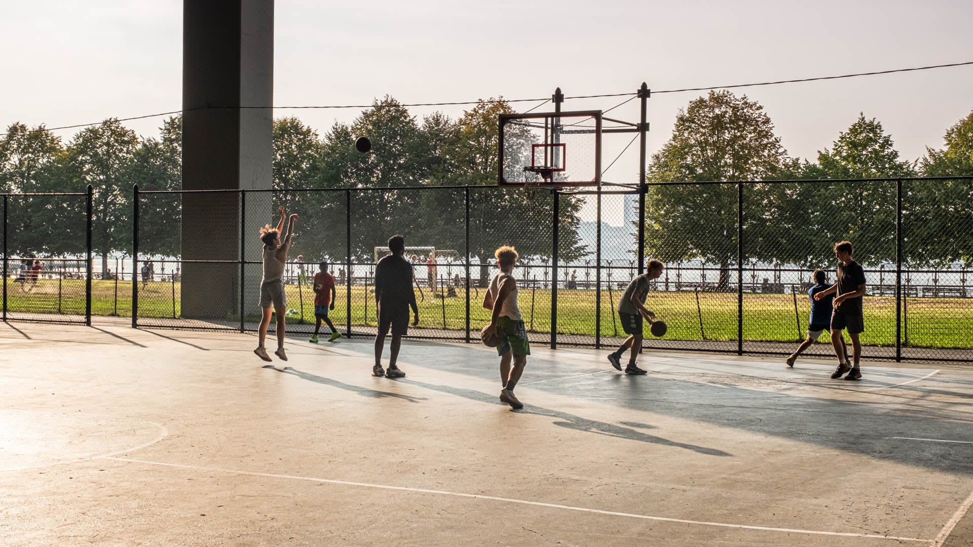 180 Riverside Boulevard Apartments - Neighborhood