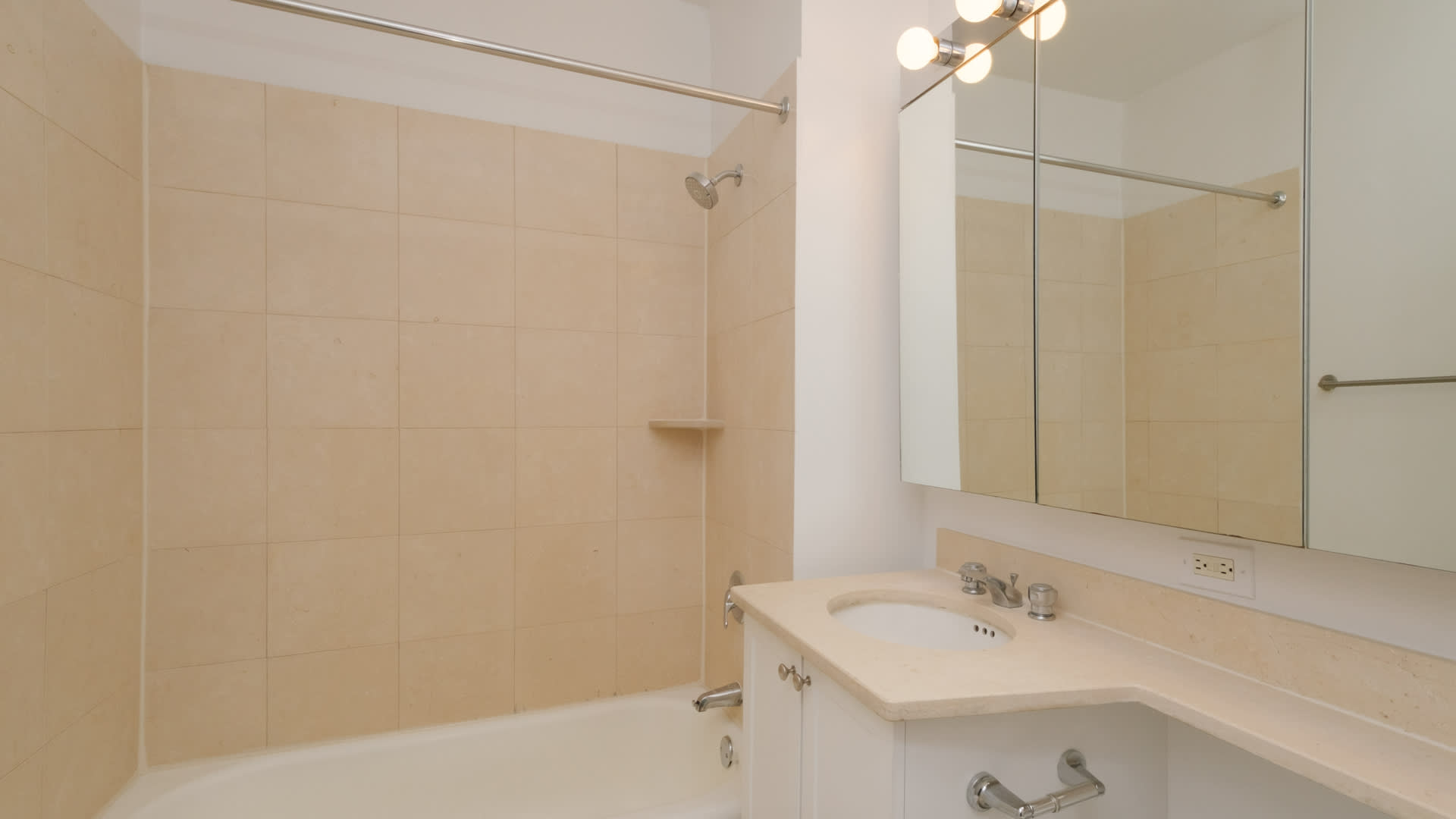 180 Riverside Boulevard #25E, Manhattan, NY 10069 4