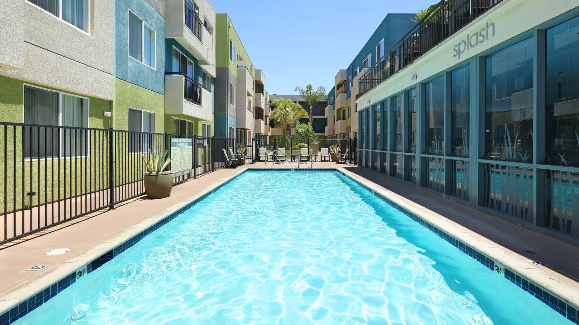 Lindley Apartments - Swimming Pool