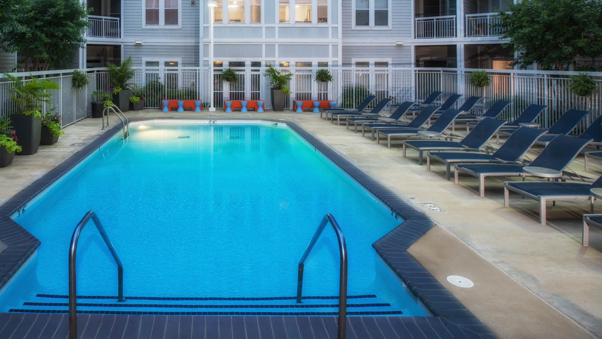 The Clarendon Apartments - Swimming Pool
