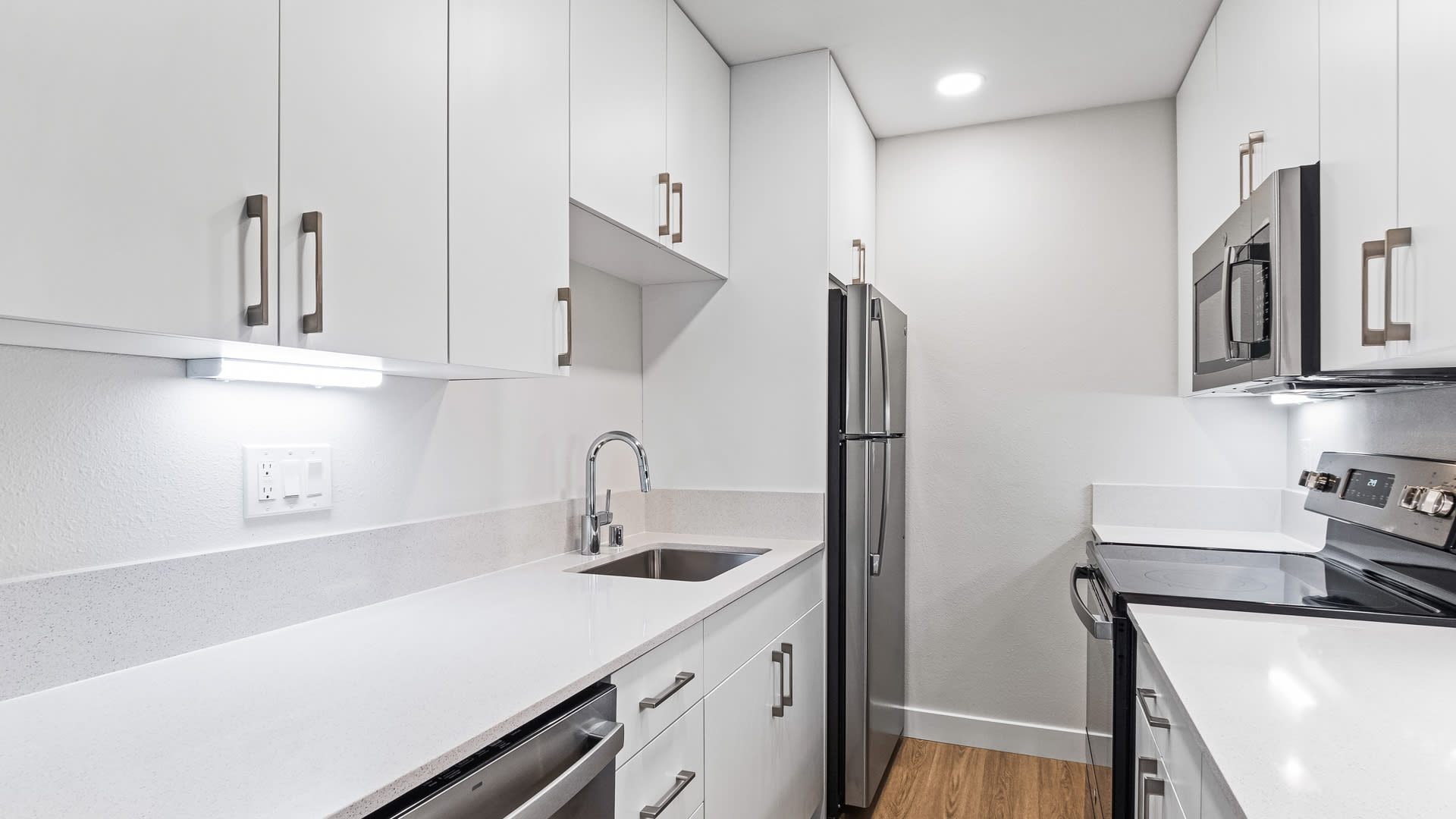 The Arches Apartments - Kitchen