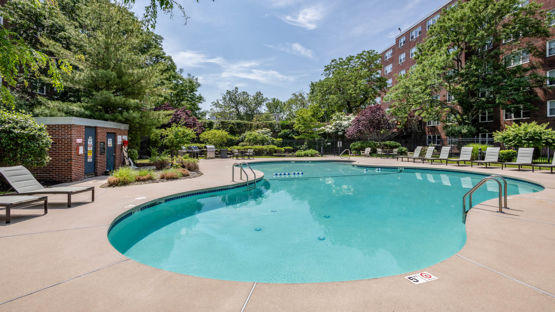 Walden Park Apartments - Swimming Pool
