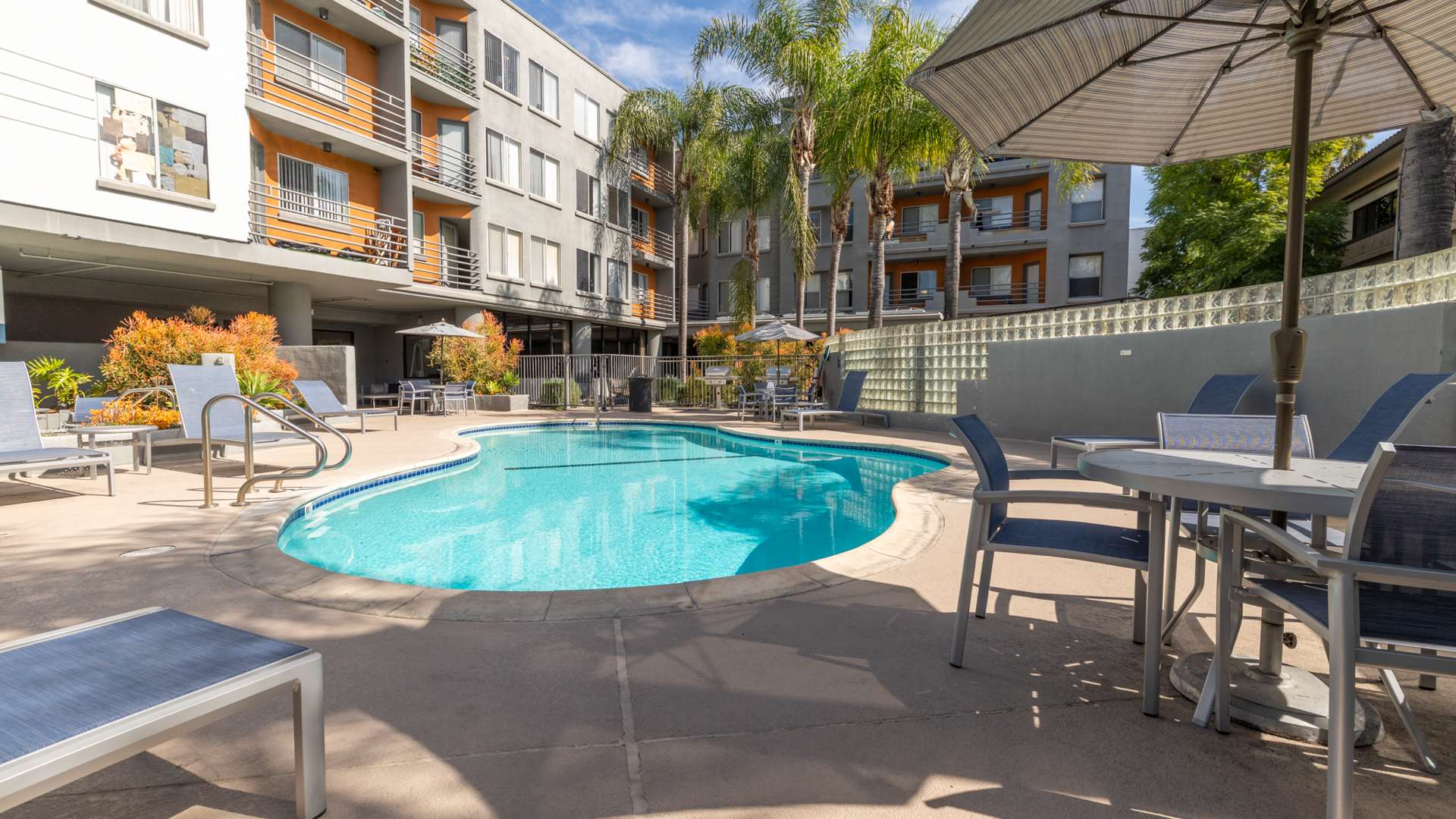 The Encore Apartments - Pool