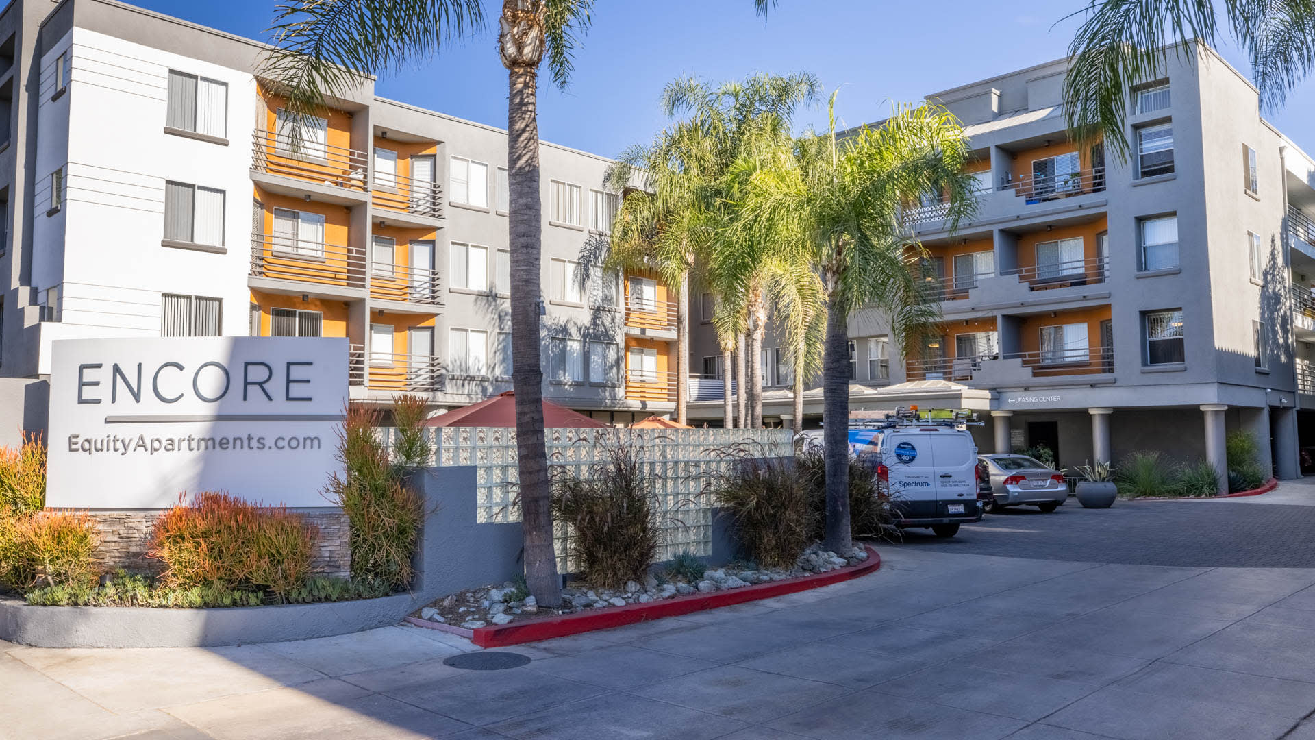 The Encore Apartments - Sherman Oaks - 4920 Van Nuys Blvd