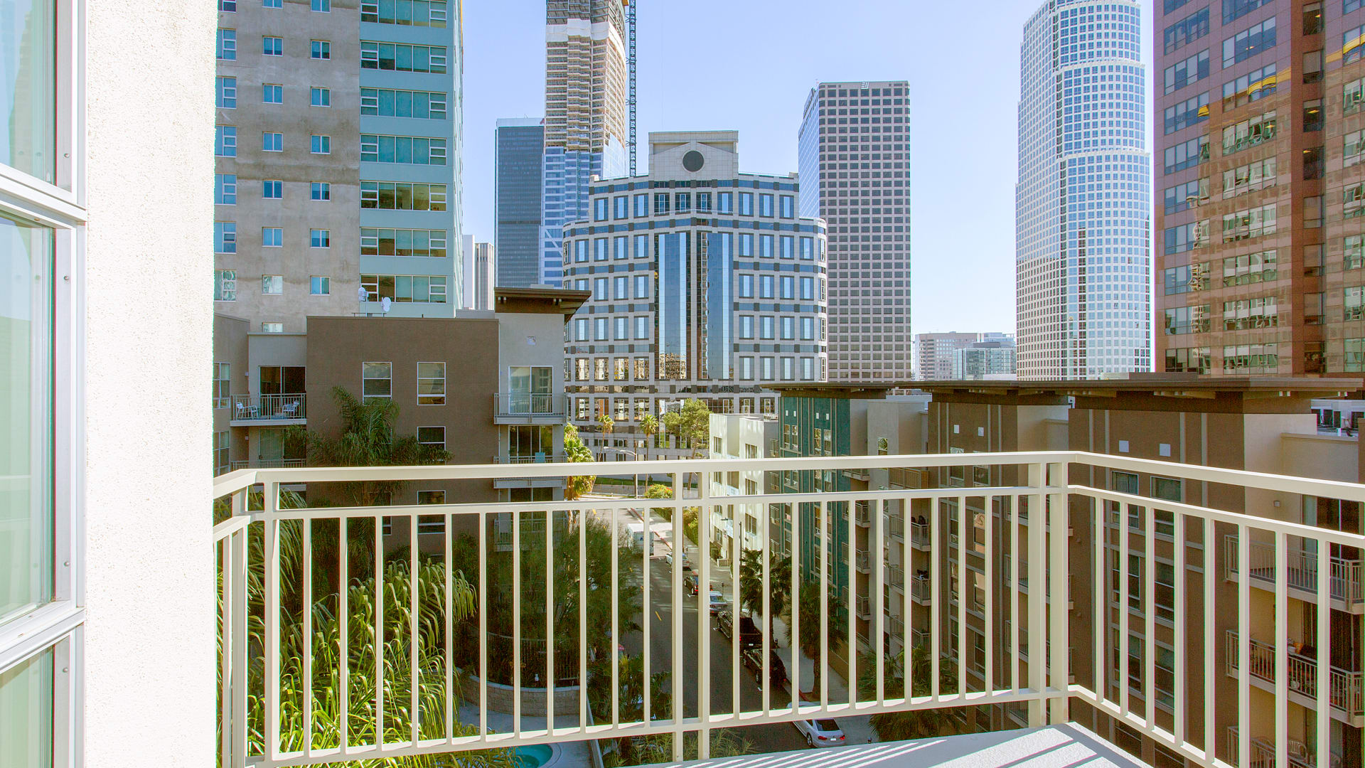 Glo Apartments - Mid City West, Los Angeles - 1050 Wilshire