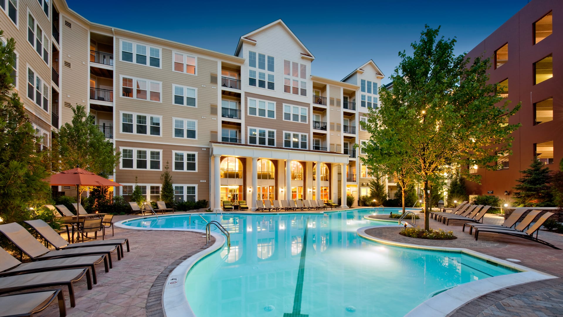 Westchester Rockville Station Apartments - Swimming Pool
