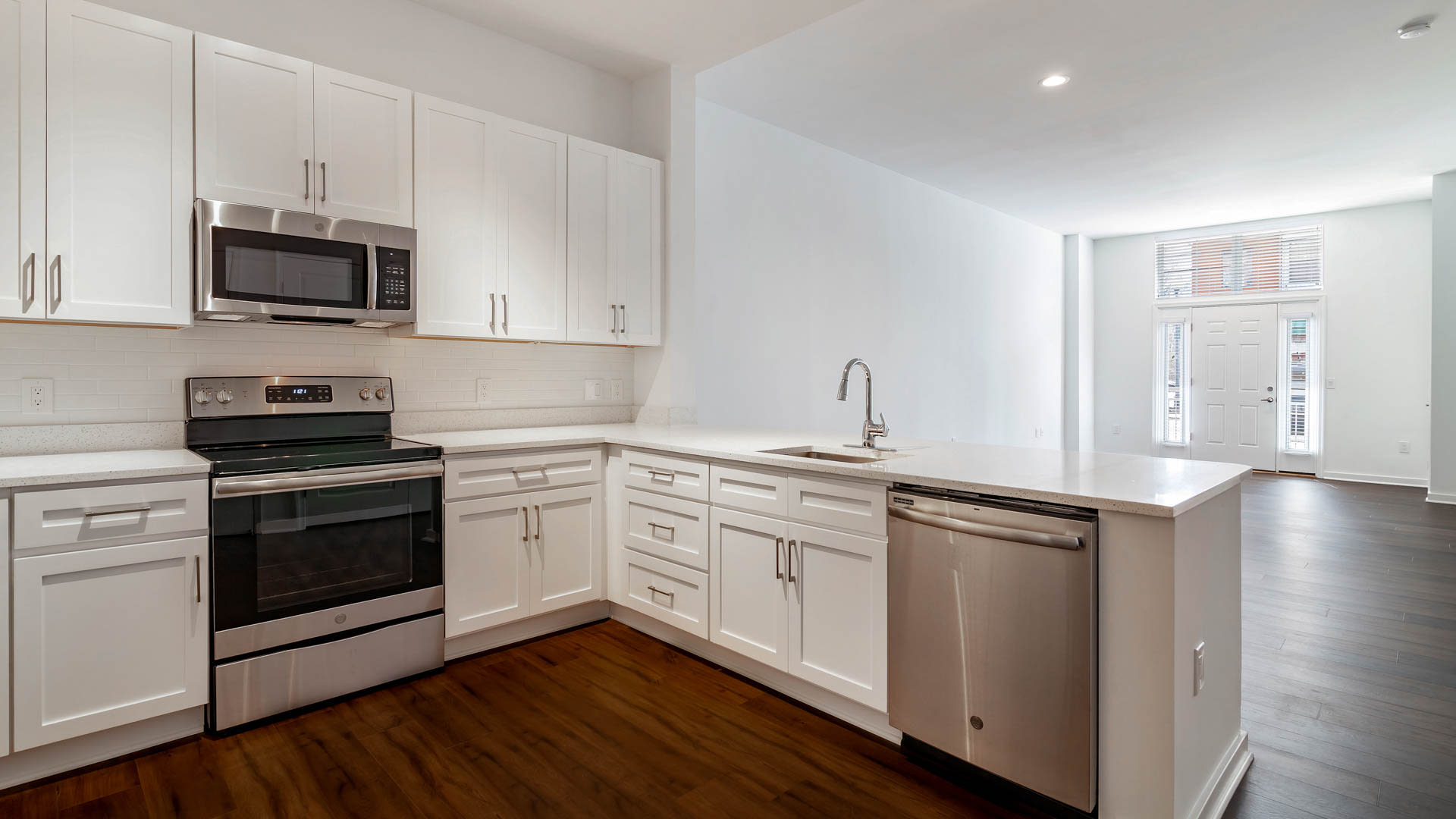 Gaithersburg Station Apartments - Kitchen