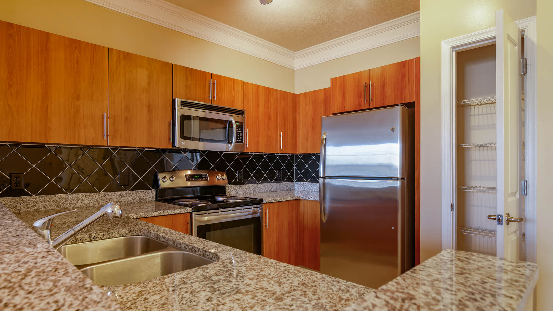 Gaithersburg Station Apartments - Gaithersburg - 370 East Diamond Avenue Equityapartmentscom