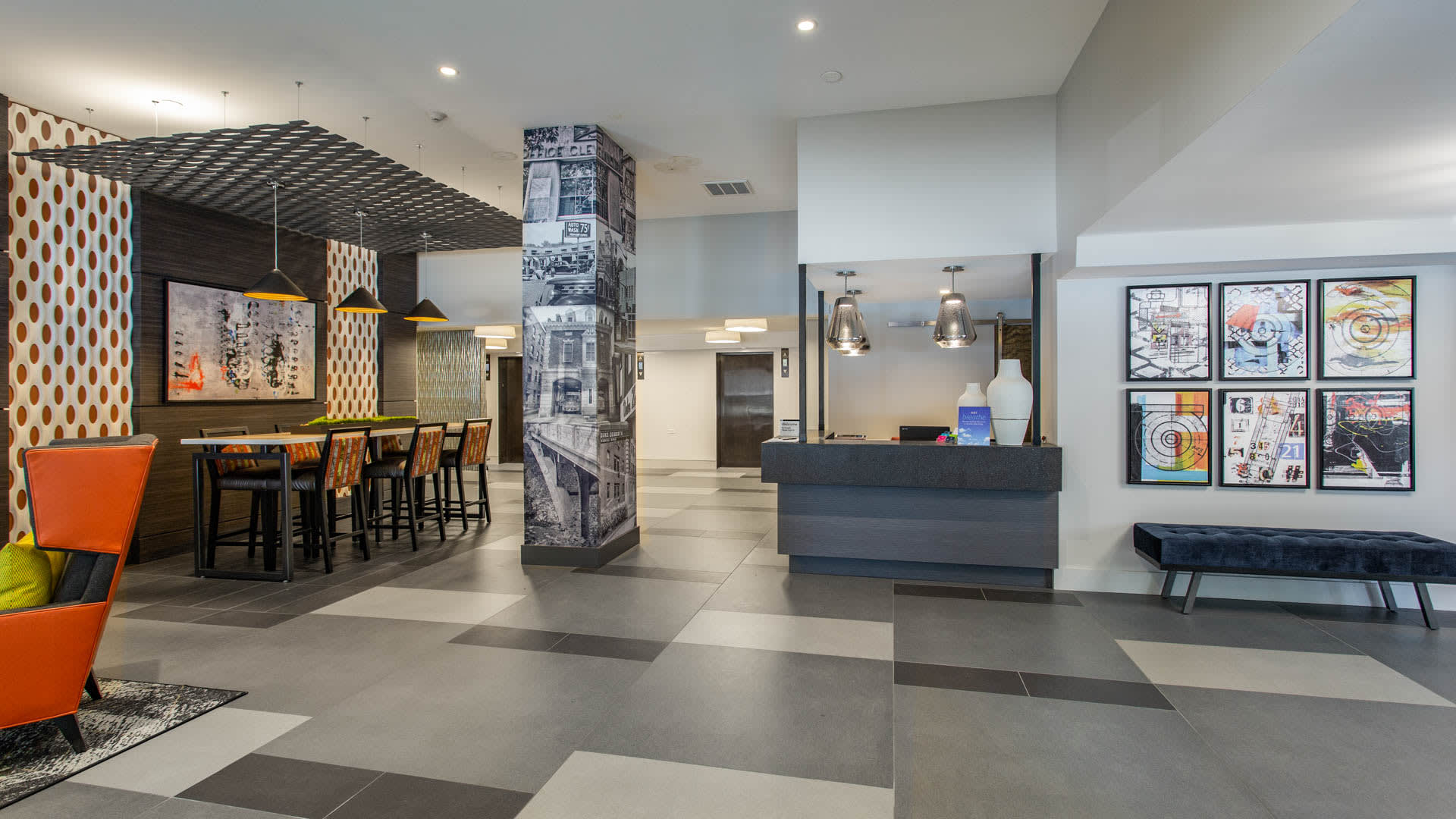 Connecticut Heights Apartments - Lobby