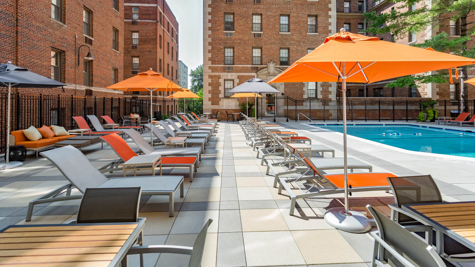 Connecticut Heights Apartments - Swimming Pool and Patio