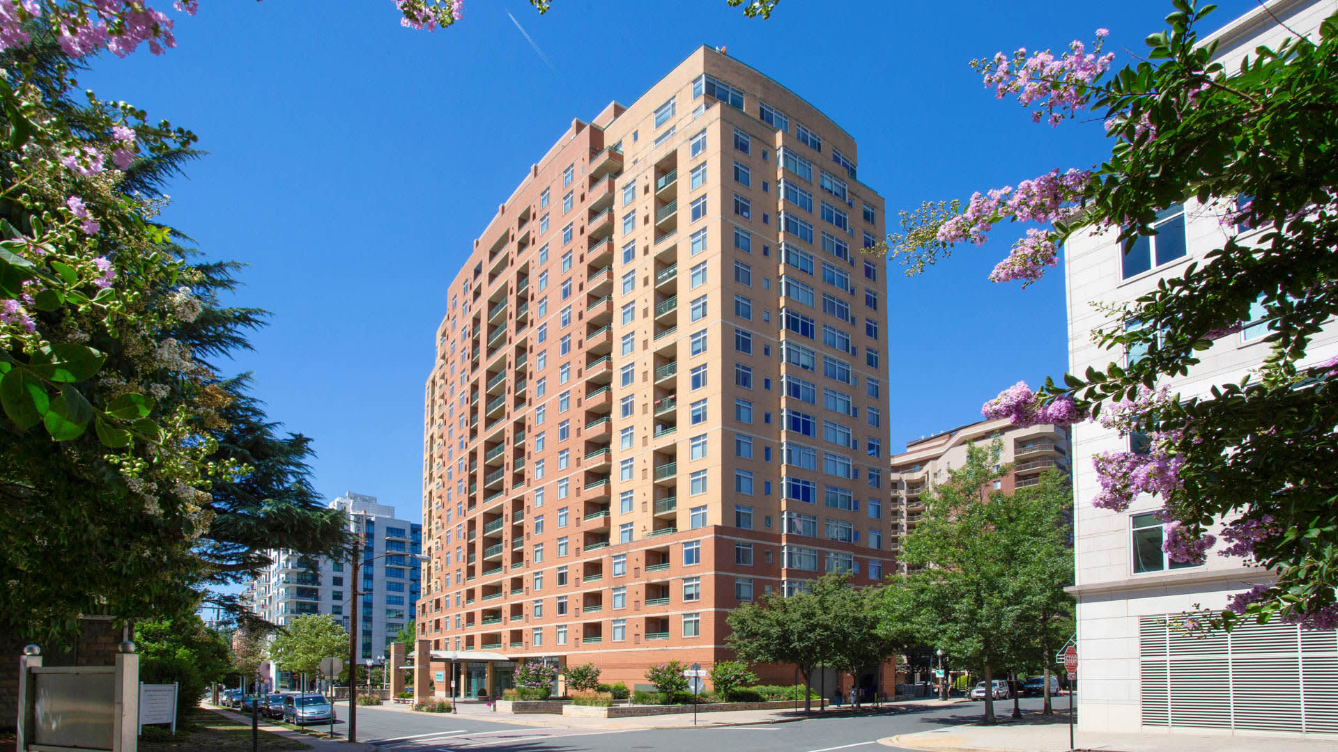 Virginia Square Apartments - Building Exterior