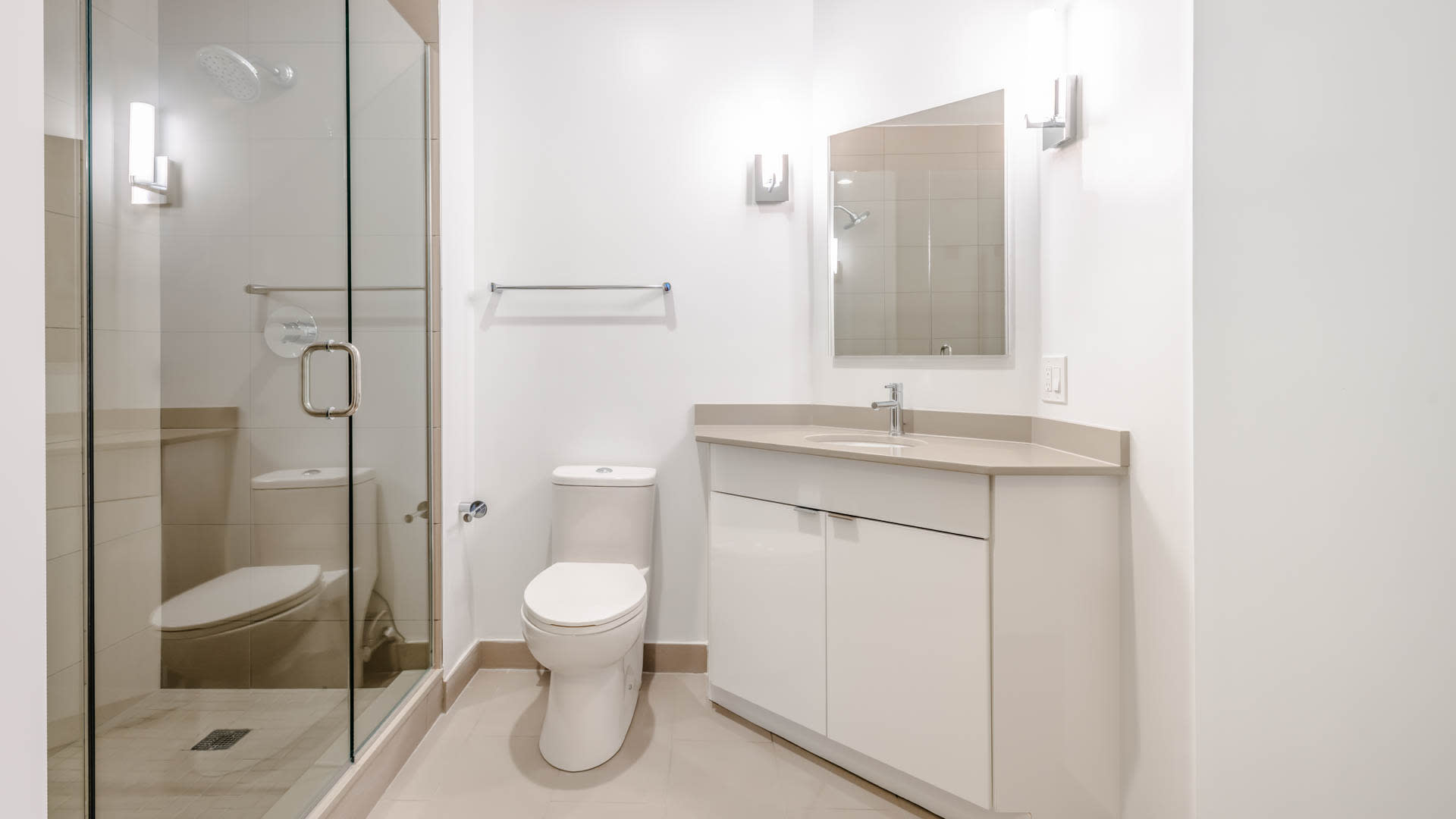 660 Washington Apartments - Bathroom